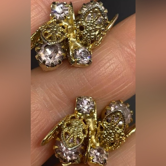 Vntg Art Nouveau Purple Crystals Goldtone Filigree Pin/clip earring set. - Picture 4 of 16